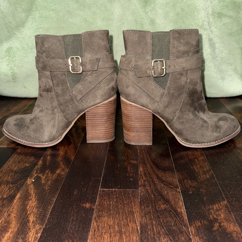 Aldo Green Suede Ankle Boots | Size 9